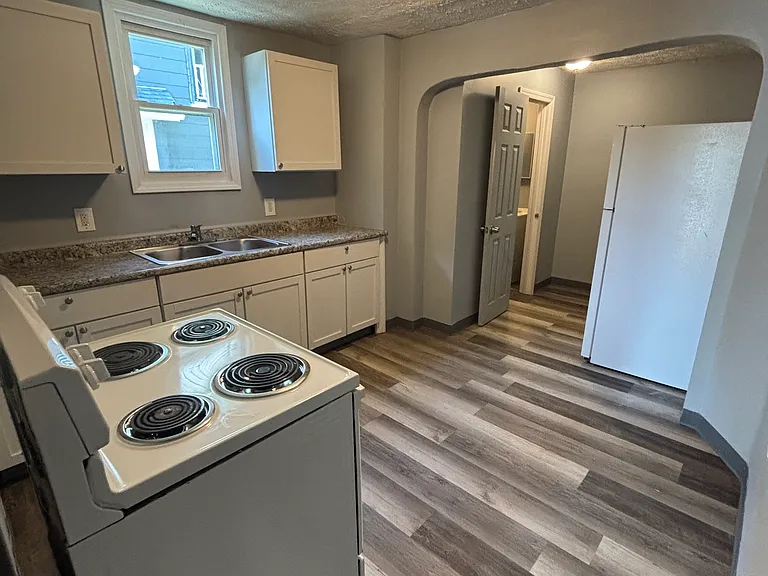 1163 Pondview Ave — Photo 9