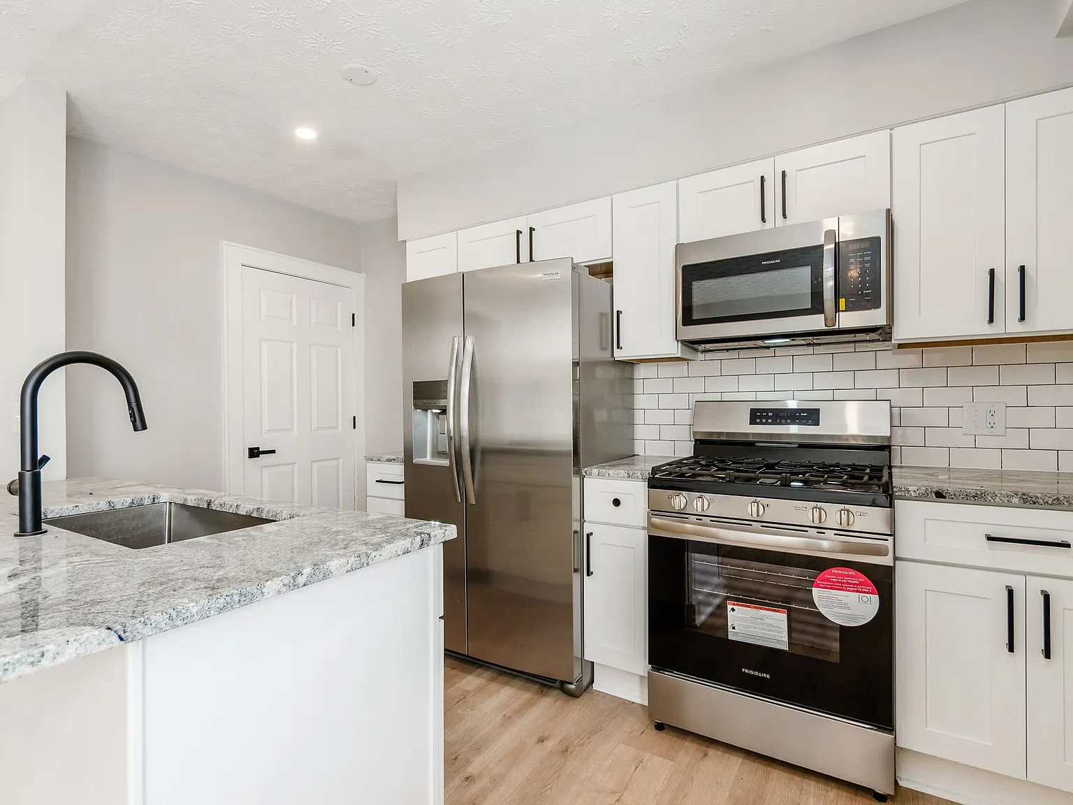 2 bed, 1000 sqft, $1,450 — Photo 4
