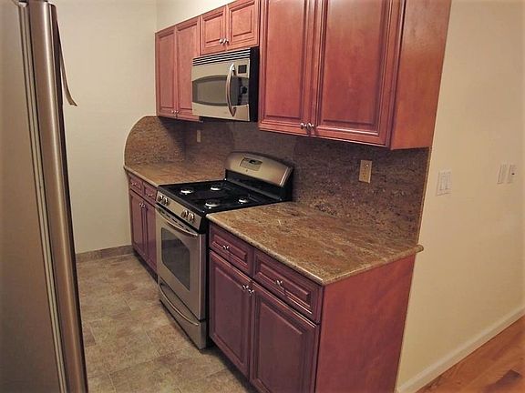 3rd image of 2843 37th St APT 3F