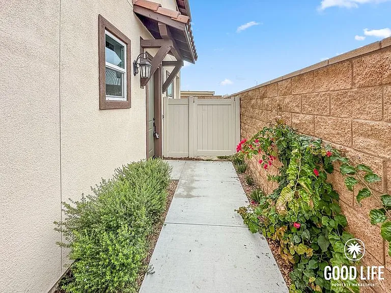 6060 Angela Ct — Photo 37