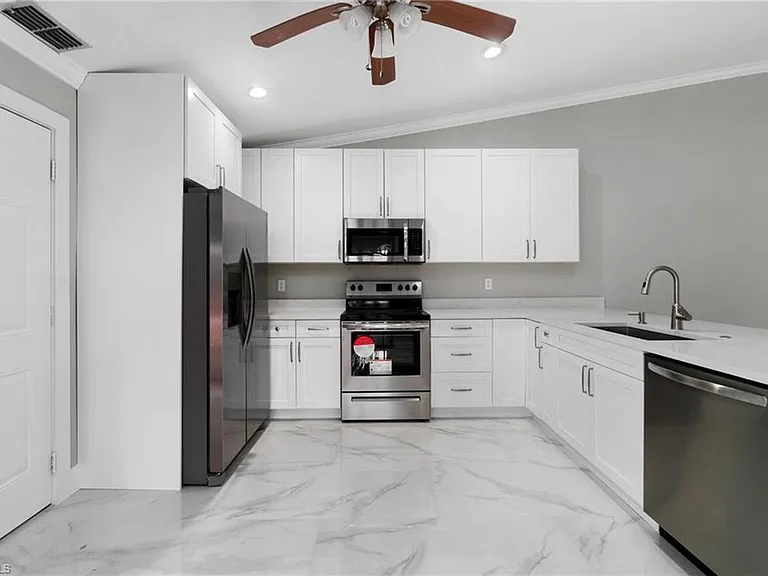 17754 Grande Bayou Ct — Photo 15