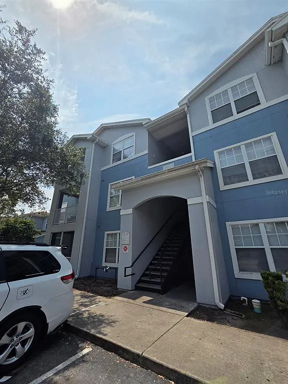 3 bed, 2.0 bath, 1231 sqft, $1,900 — Photo 1