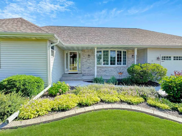 5379 Bay Breeze Dr, Omro, WI 54963
