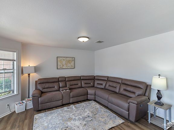 3rd image of 689 E 160 S Suite 8