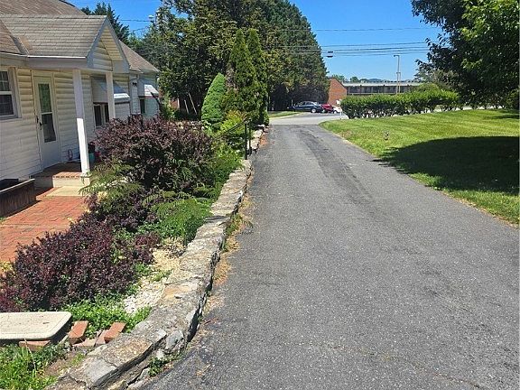 2nd image of 125 Houston St