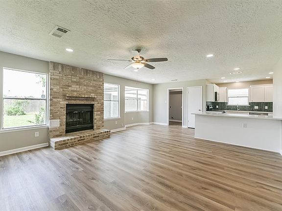 5th image of 35 Oak Harbor Drive