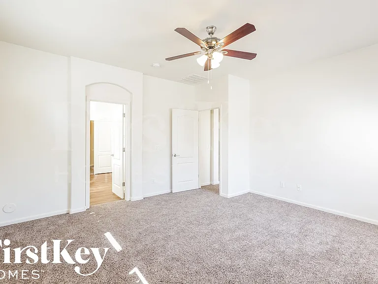 17363 W Elaine Dr — Photo 7