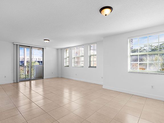 5th image of 610 Clematis St APT 224