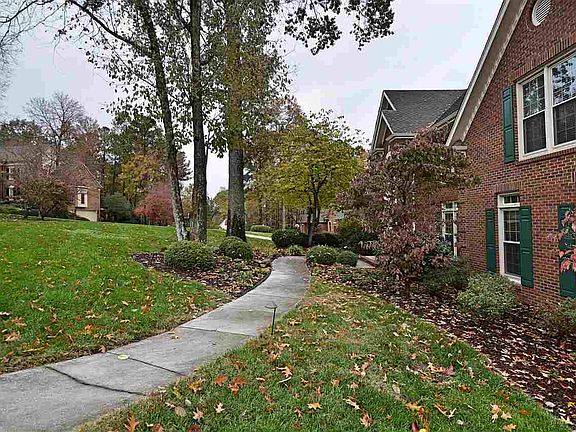 3rd image of 2969 Hampton Cove Way SE