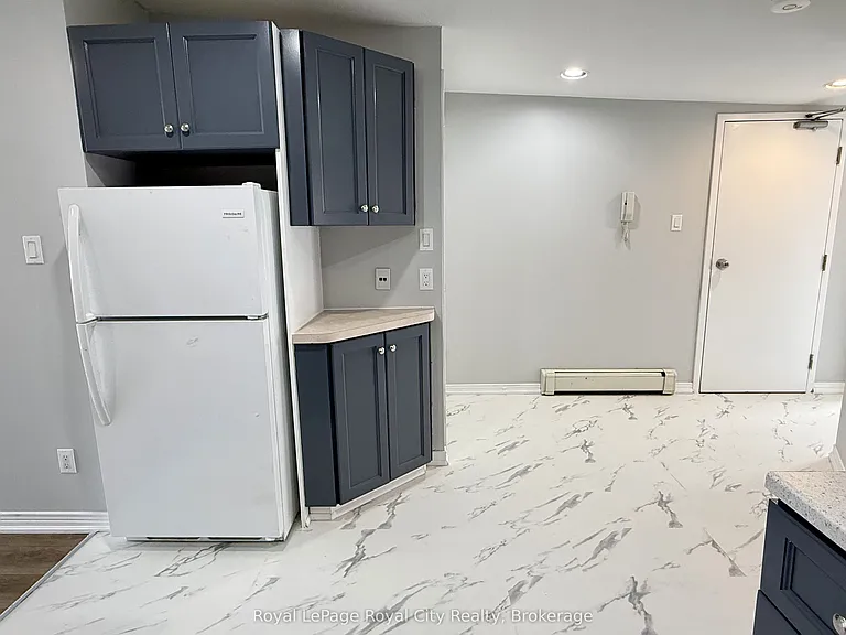 33 Wyndham St N #2 — Photo 3