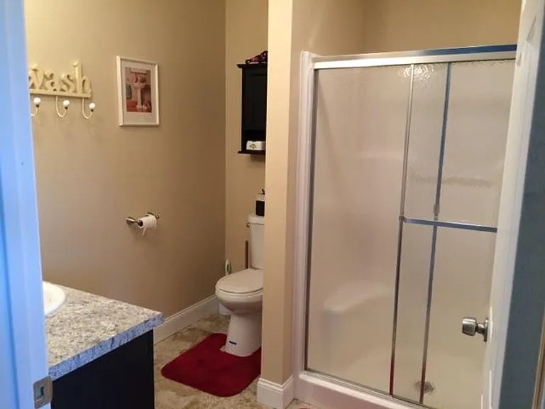 2211 Baker St N — Photo 3
