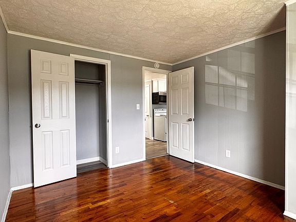 4th image of 1504 6th St SE #B