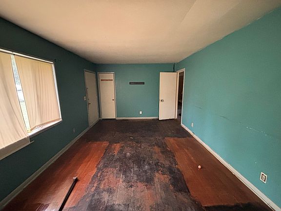 5th image of 304 Hillcrest Dr