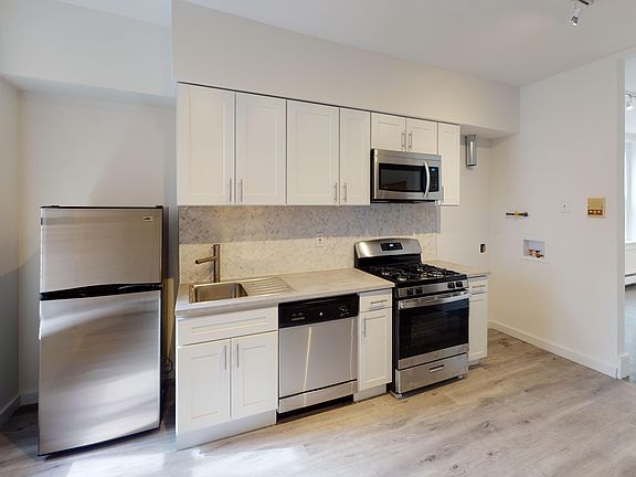 washer/dryer added to right of stove