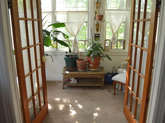 5th image of 1228 Taylor Ave