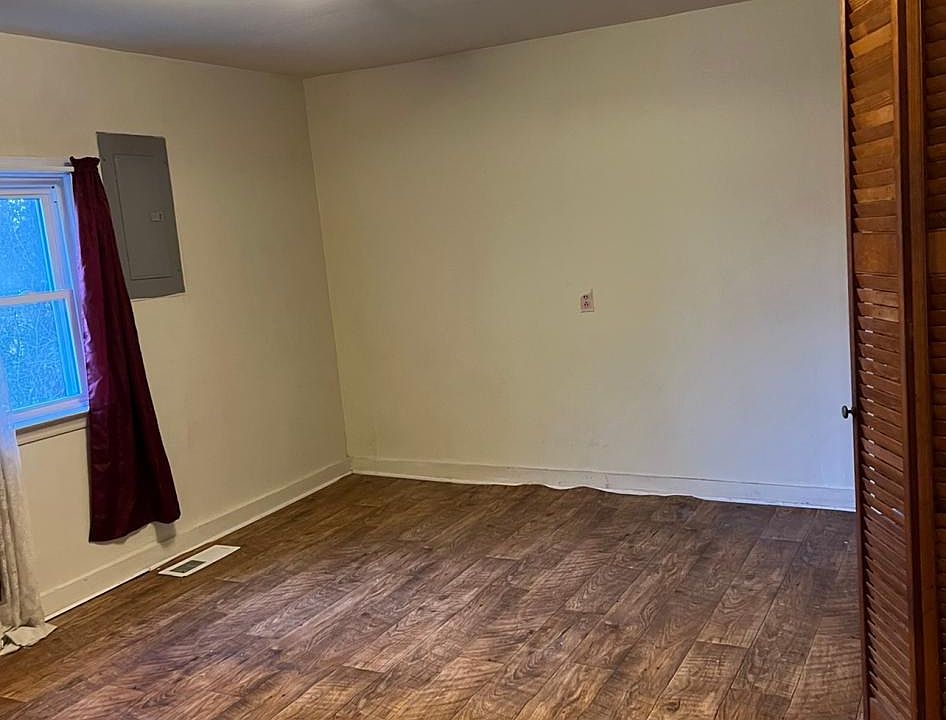 2nd image of 427 W Thomas St