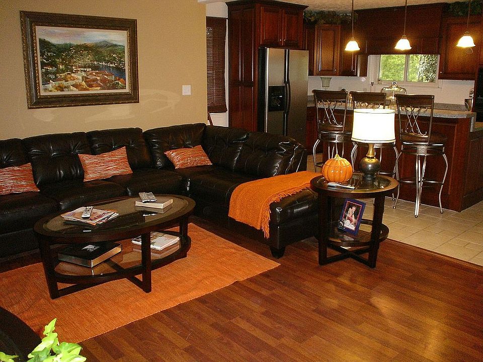 Very open Fmily room/kitchen/dining room