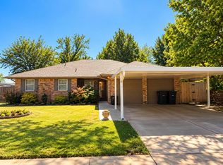 916 E Hills Dr, Moore, OK 73160