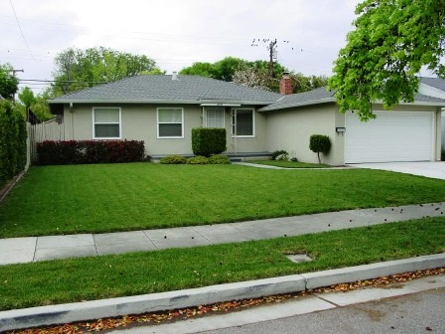 Charming 3-Bedroom Home with a Spacious Backyard — Photo 1