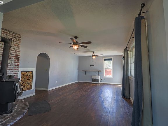 4th image of 305 E Adams St