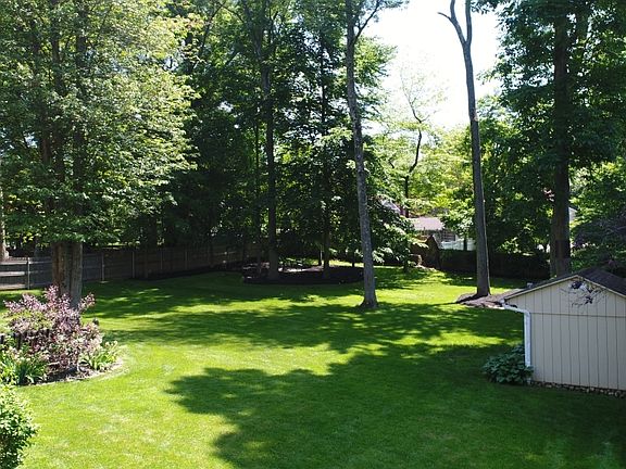 3rd image of 97 Baylor Ave