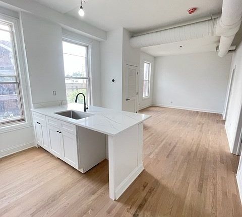 5th image of 1858 W Chicago Ave APT 3R