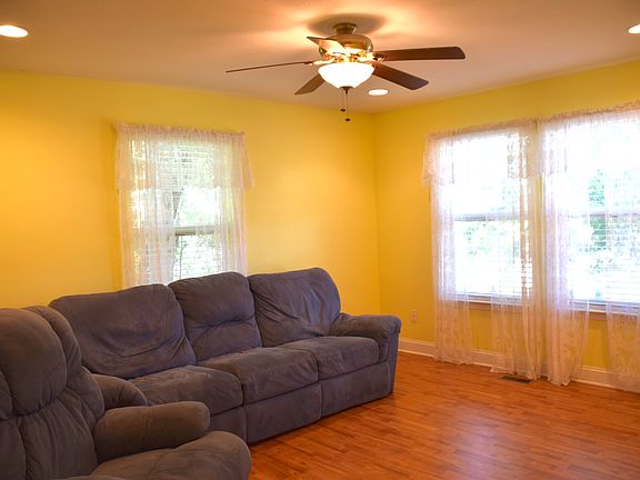 2nd image of 3111 Somerset Dr SE
