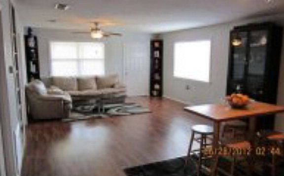 4th image of 558 E Clark Dr