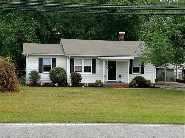 300 Sealy Dr, Trinity, NC 27370