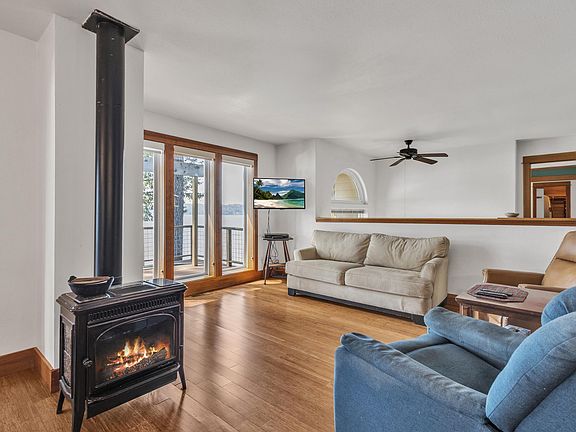 3rd image of 428 E Beachhouse Ln