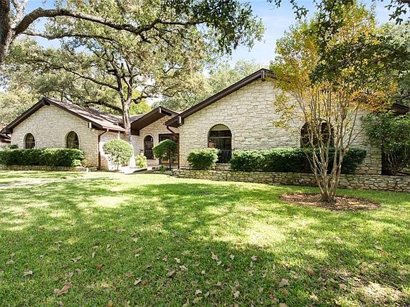 3rd image of 10803 Spicewood Club Dr