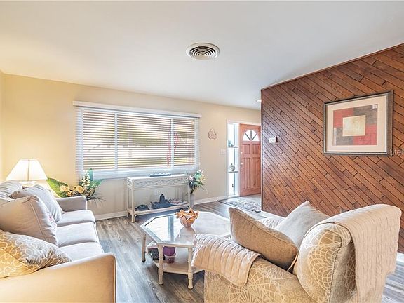 4th image of 2281 Fairlane Dr