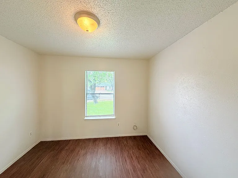 10904 Meadgreen Ct — Photo 13