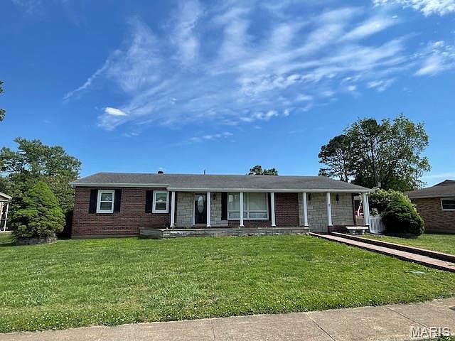 1st image of 7 Hillcrest Dr