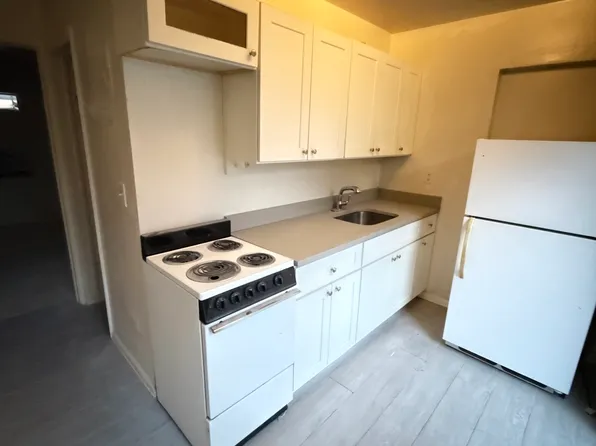 100 SE 3rd Ave #B, Hallandale, FL 33009
