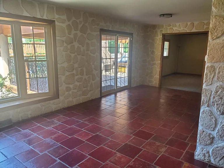 427 Justine Ave — Photo 11