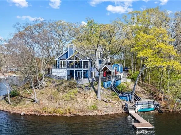 11 Sunset Ln, Shrewsbury, MA 01545