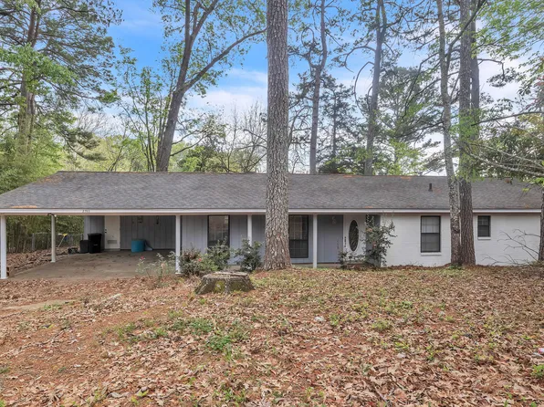 2703 Persimmon Dr, Starkville, MS 39759