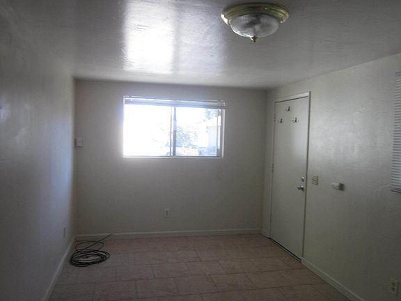 3rd image of 310-314-320 W Hickory Ave #3205