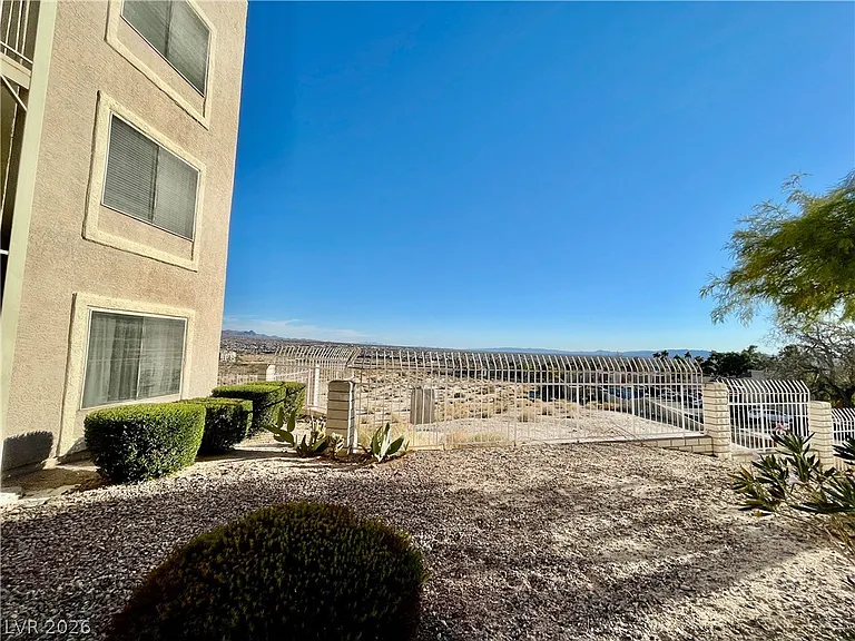 2040 Mesquite Ln #104 — Photo 7