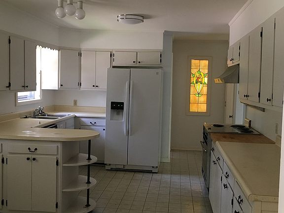 2nd image of 622 Park Dr