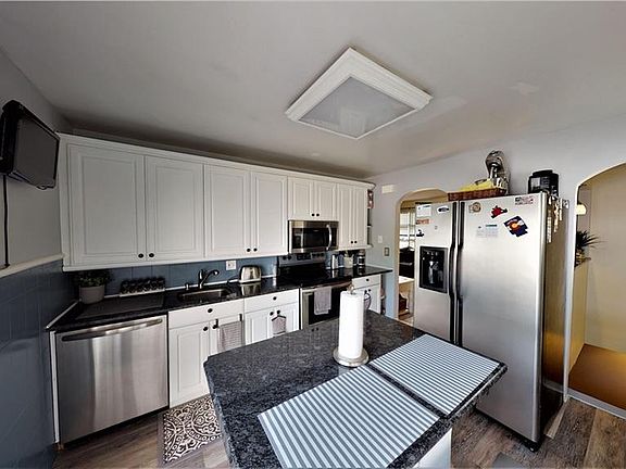 3rd image of 133 Hillcrest Dr
