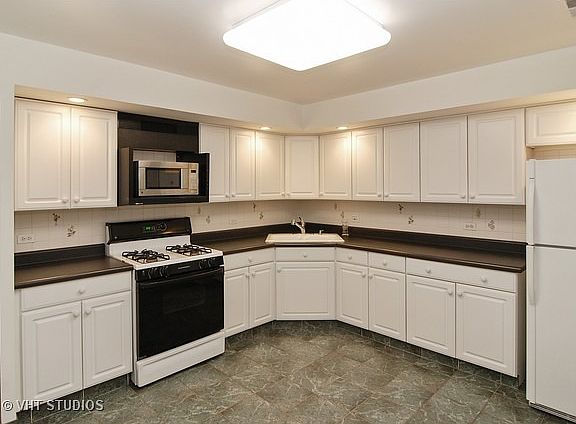 3rd image of 251 Marengo Ave #2ES