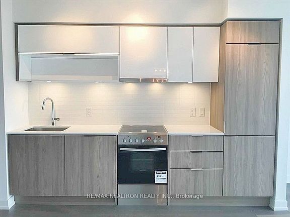 5th image of 159 Wellesley St E #910
