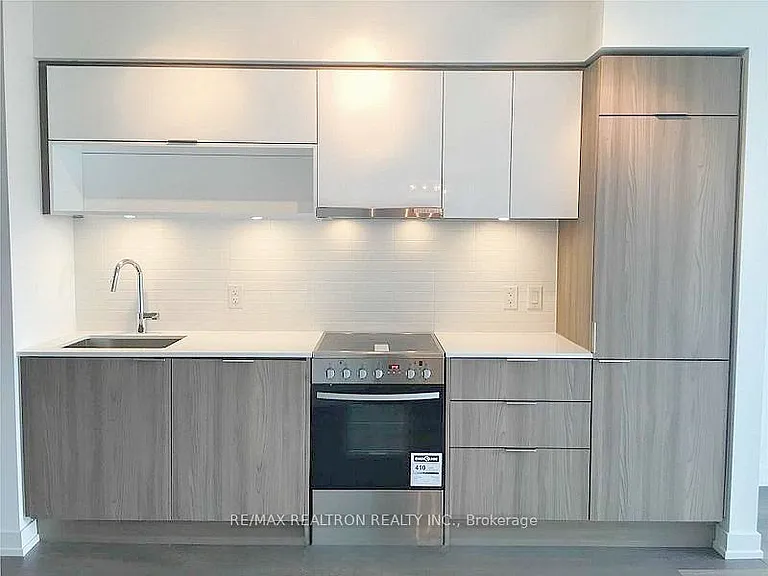 159 Wellesley St E #910 — Photo 5
