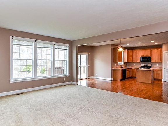 3rd image of 130 Dorsch Dr