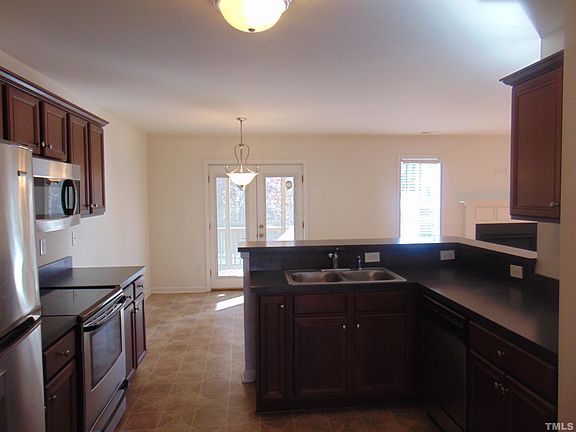 5th image of 204 Griffis Dr