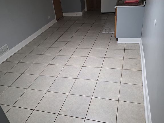 3rd image of 5838 N Mulligan Ave #Basement