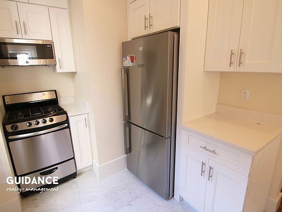 5th image of 106 W 69th St APT 6B