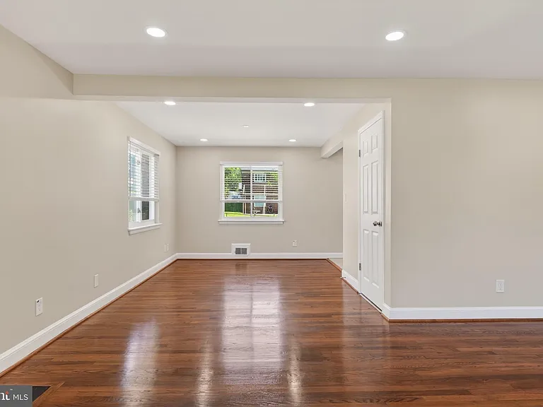 7216 Carol Ln — Photo 11